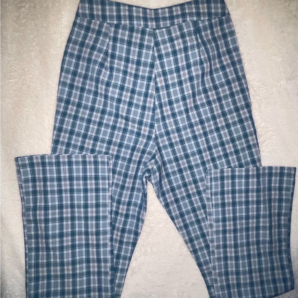 High waisted blue and brown plaid trousers. Slightly flared leg.